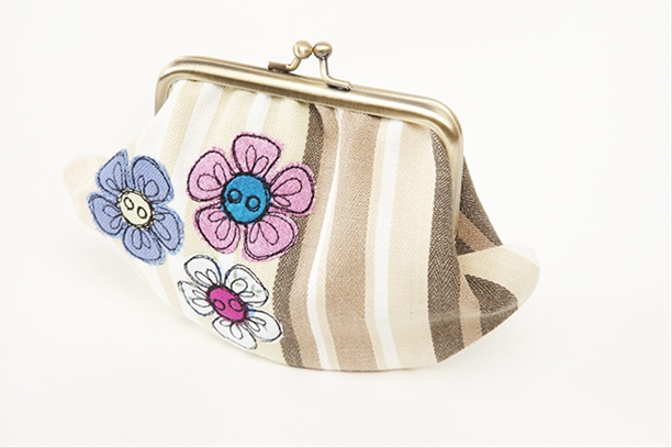 Embroidered flower purse